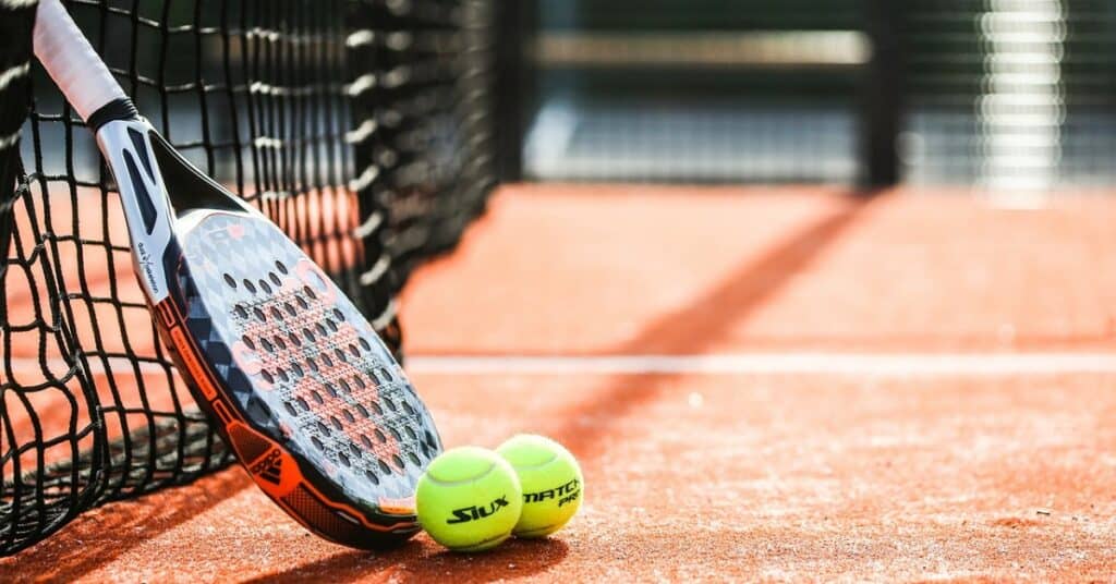 De Ultieme Gids voor het Kiezen van de Beste Padel Racket in 2025